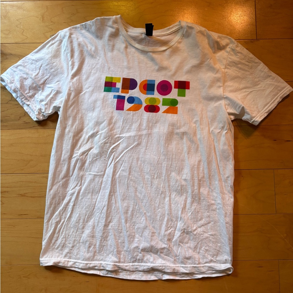 Original design  Epcot 1982 Disney Magic Kingdom tee size large